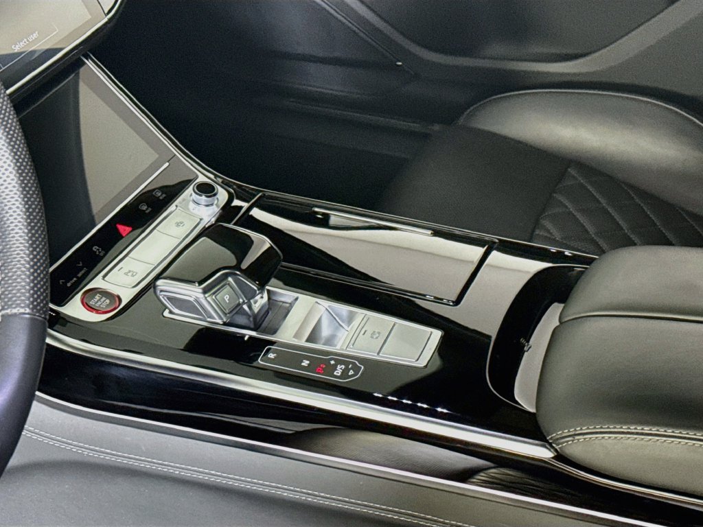 Used 2023 Audi S8 AWD/4WD image 20