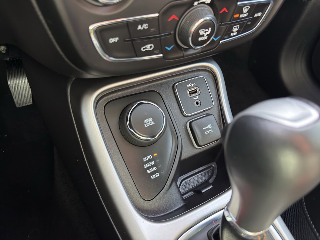 Used 2020 Jeep Compass Latitude w/ Cold Weather Group image 20