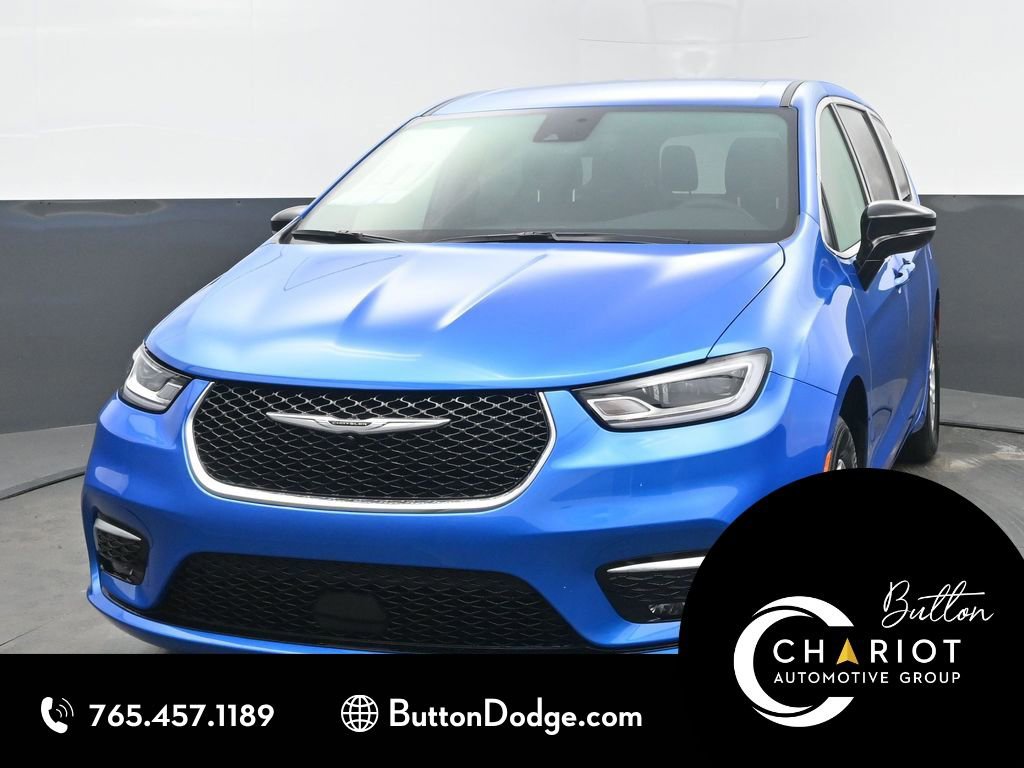 New 2026 Chrysler Pacifica Select