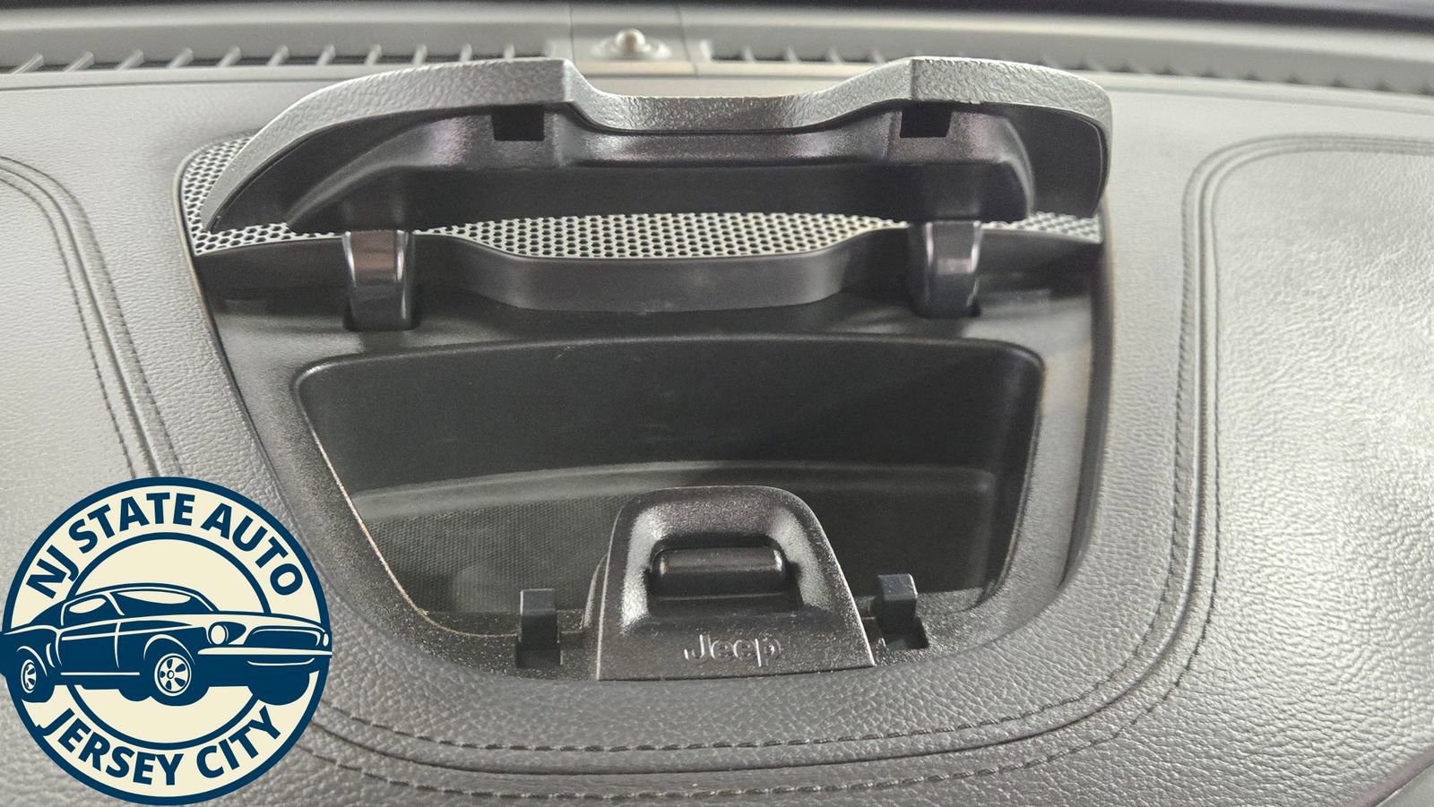 Used 2021 Jeep Cherokee Limited image 15