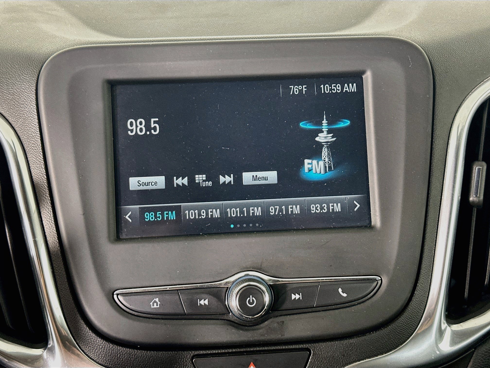 Used 2018 Chevrolet Equinox LT FWD image 21