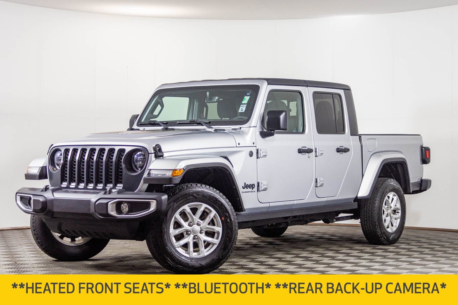 Used 2023 Jeep Gladiator Sport image 2