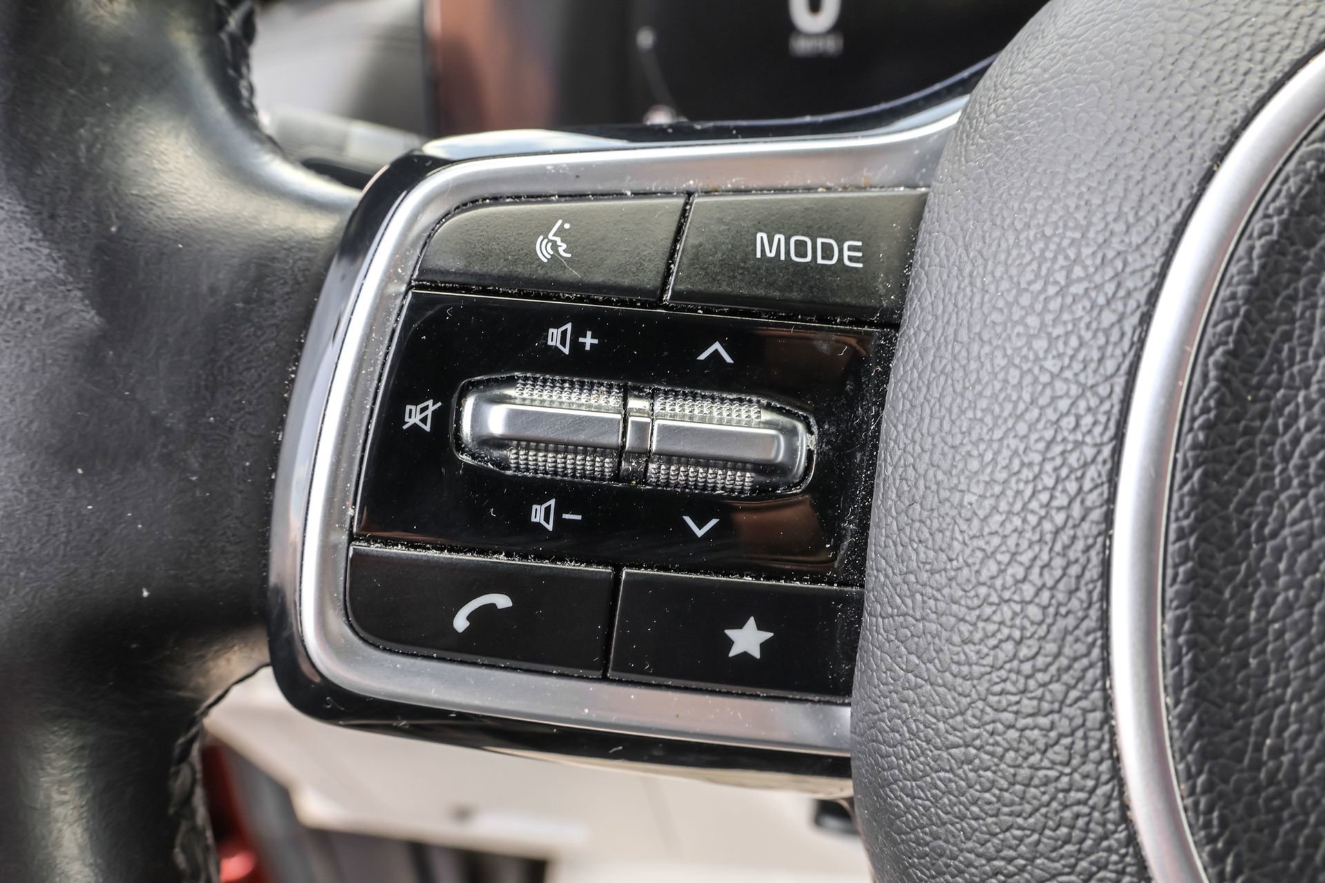 Used 2023 Kia Carnival SX image 26