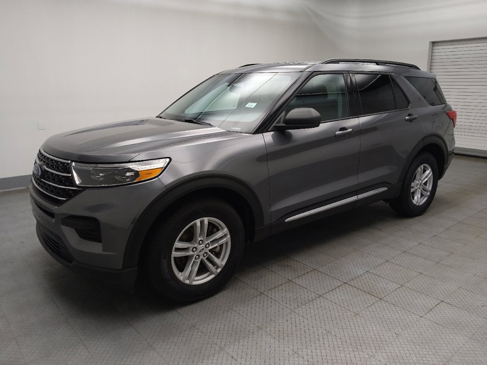 Used 2022 Ford Explorer XLT image 2