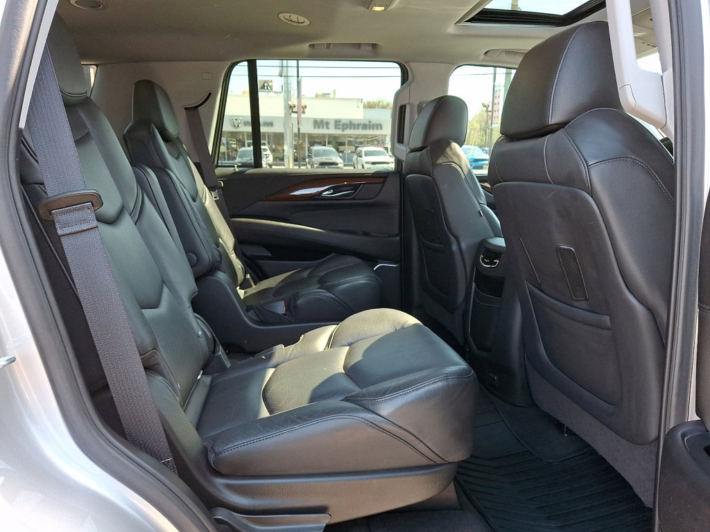 Used 2020 Cadillac Escalade Luxury AWD/4WD image 15