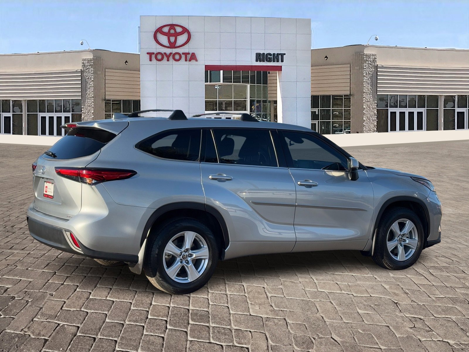 Certified 2021 Toyota Highlander L image 7