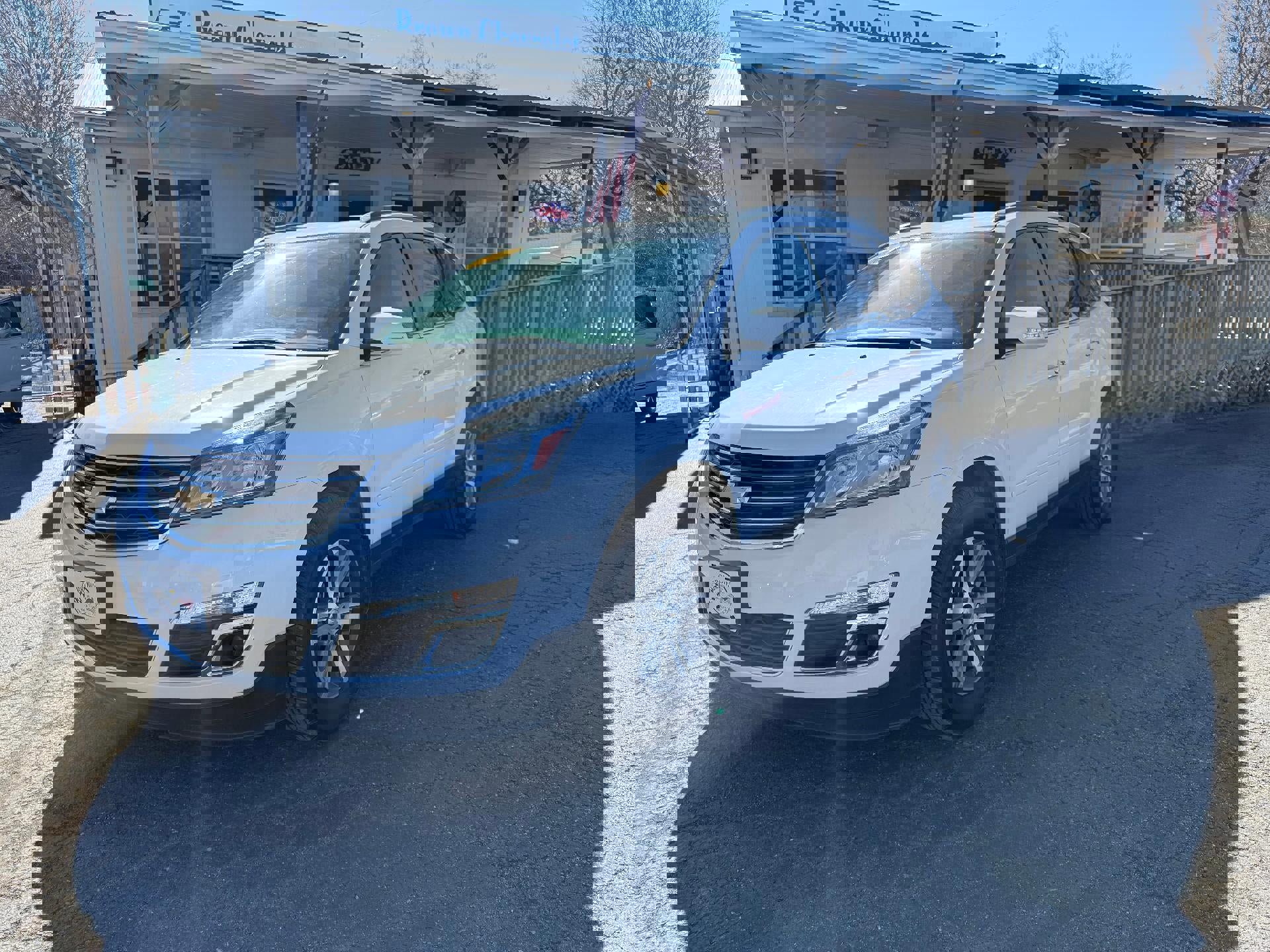 Used 2017 Chevrolet Traverse LT image 2