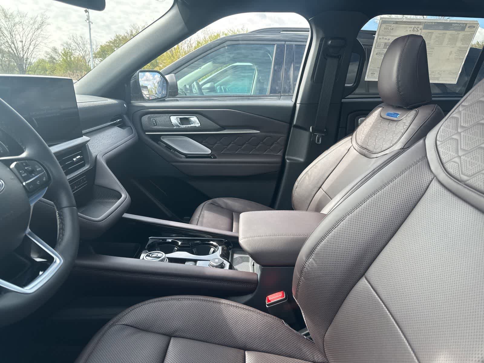 New 2026 Ford Explorer Platinum w/ LUX Leather Package AWD/4WD image 31