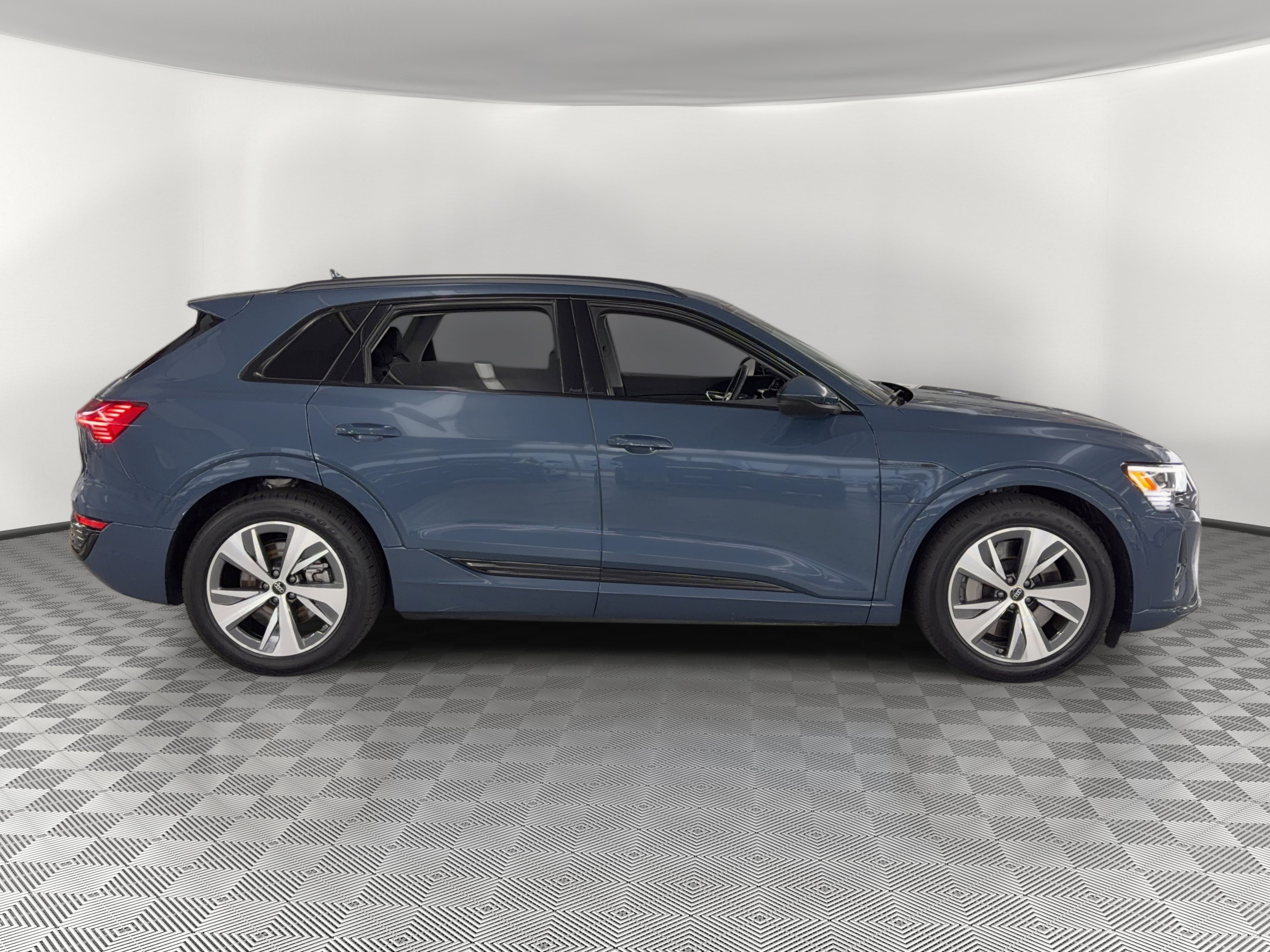 Used 2024 Audi Q8 e-tron Premium AWD/4WD image 8