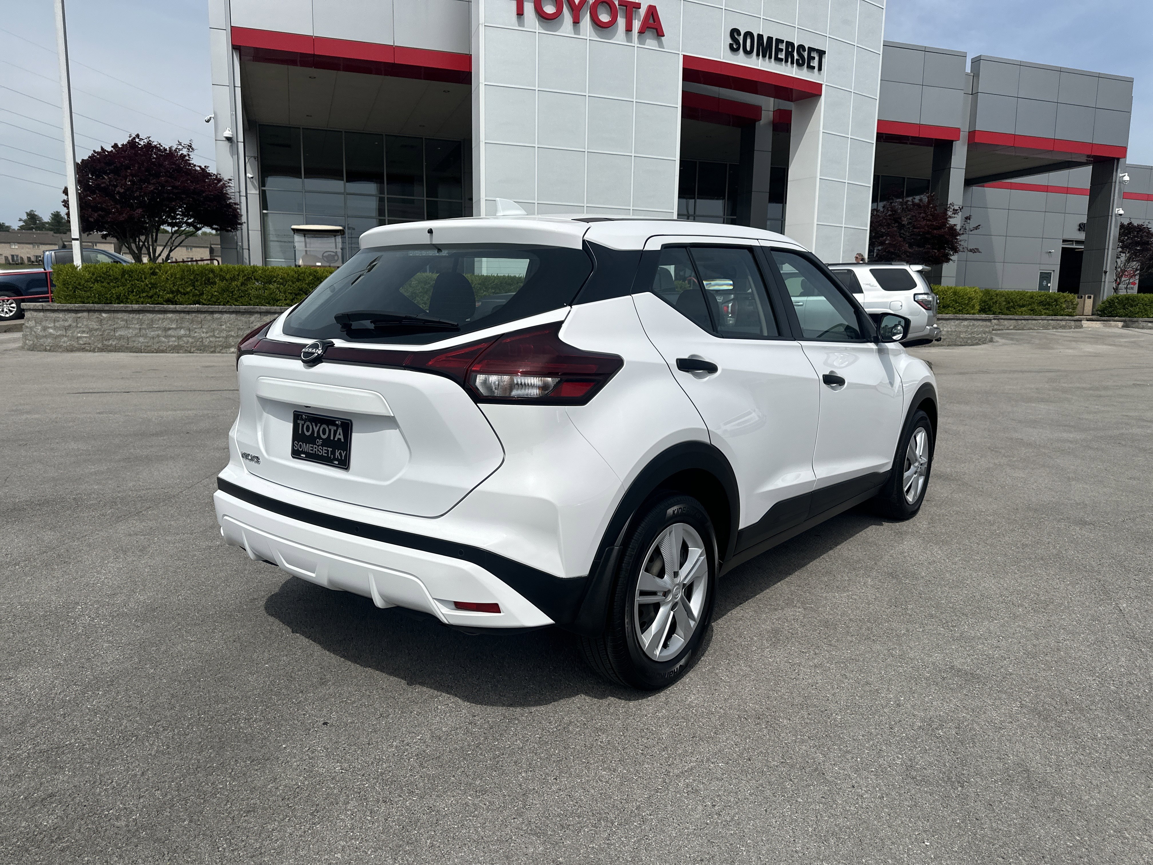 Used 2022 Nissan Kicks S FWD image 5