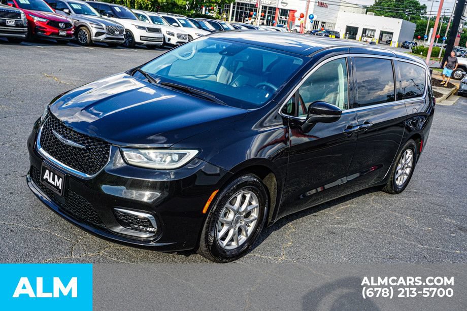 Used 2023 Chrysler Pacifica Touring-L FWD image 14