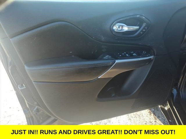 Used 2019 Jeep Cherokee Overland w/ Technology Group image 13