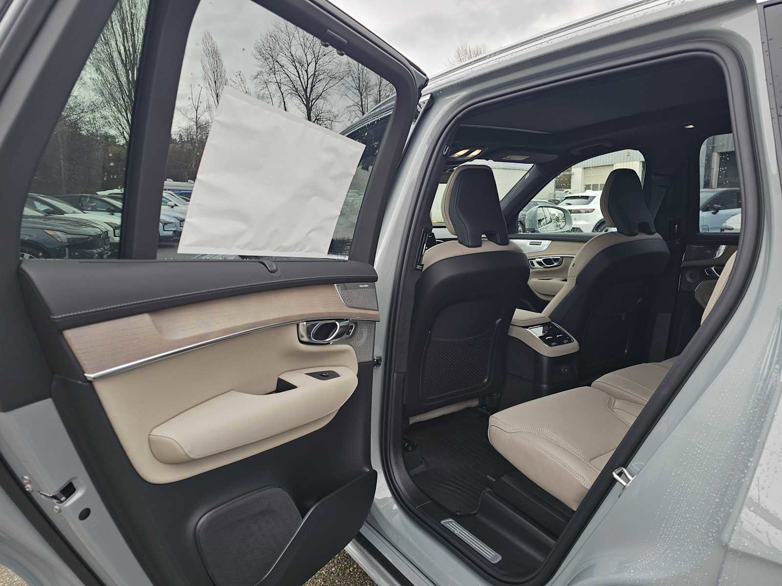 New 2026 Volvo XC90 T8 Ultra w/ Lounge Package image 19