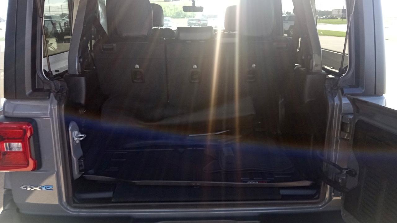 Used 2023 Jeep Wrangler Sahara w/ Cold Weather Group AWD/4WD image 8