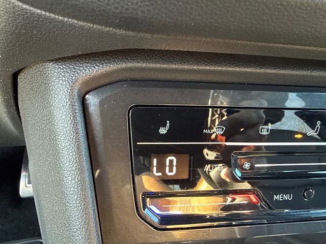 Certified 2023 Volkswagen Tiguan SE R-Line image 20