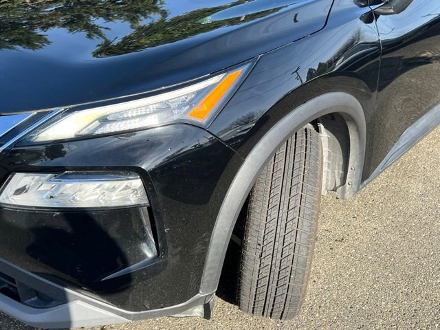 Used 2023 Nissan Rogue SV image 3