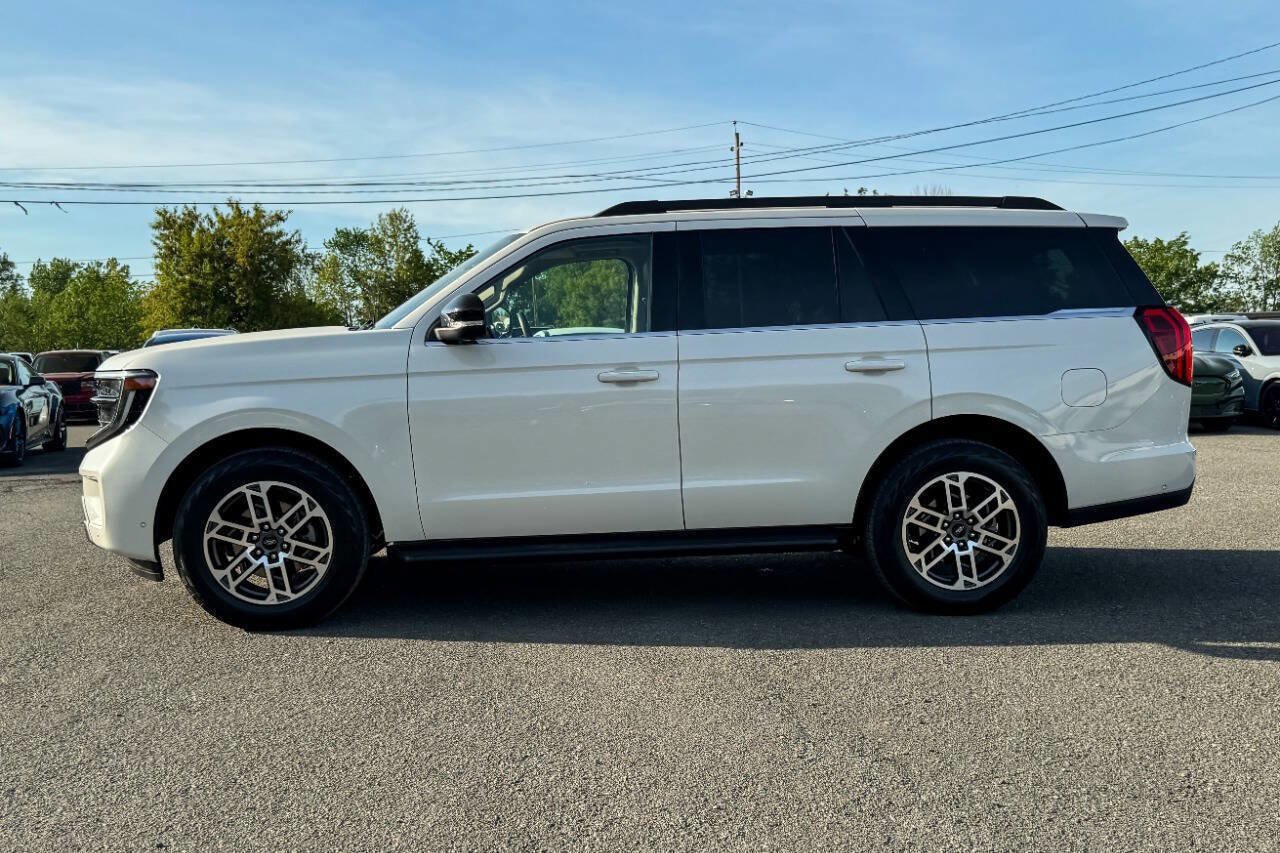 Used 2025 Ford Expedition Active AWD/4WD image 6