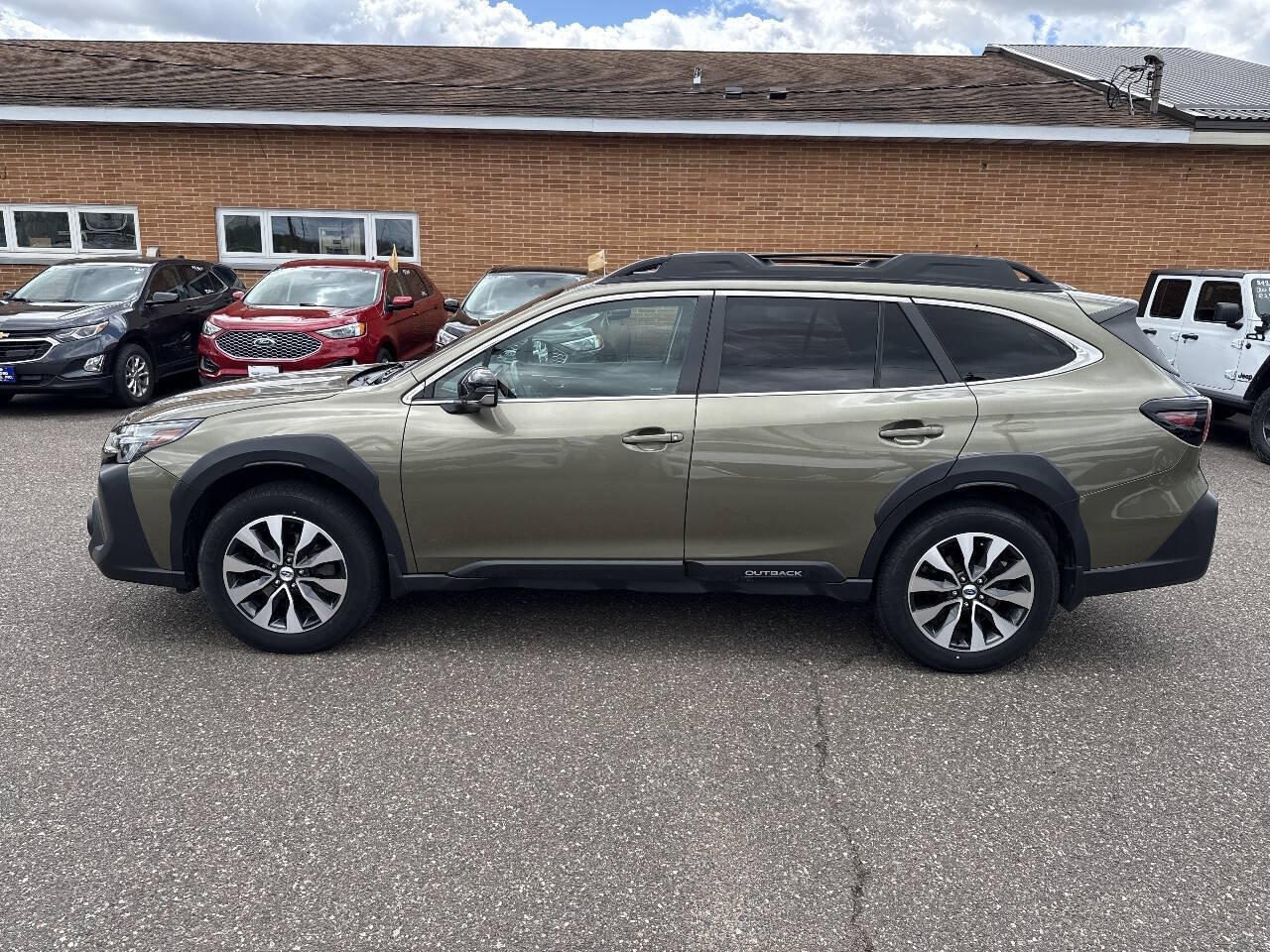 Used 2023 Subaru Outback Limited AWD/4WD image 8