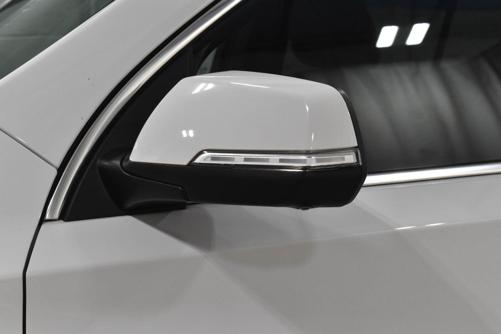 Used 2023 Chevrolet Traverse LT w/ Rear Camera Mirror Package AWD/4WD image 35
