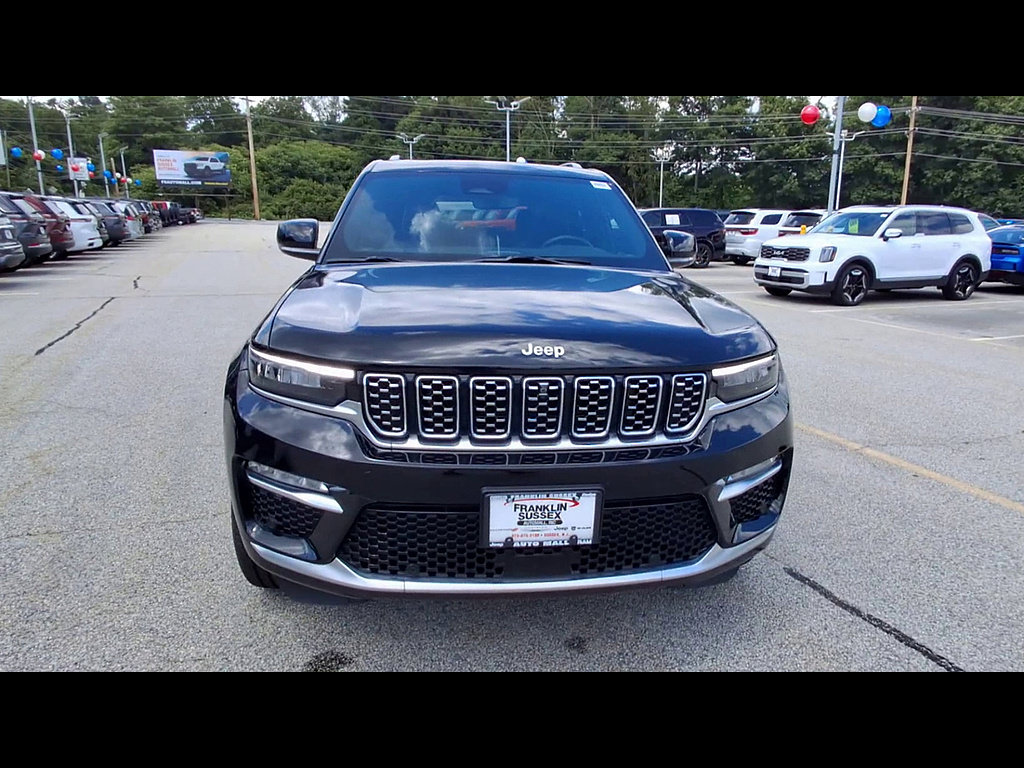 Used 2023 Jeep Grand Cherokee Summit AWD/4WD image 3