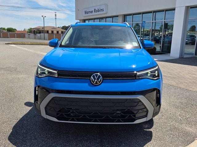 New 2026 Volkswagen Taos SE FWD image 2