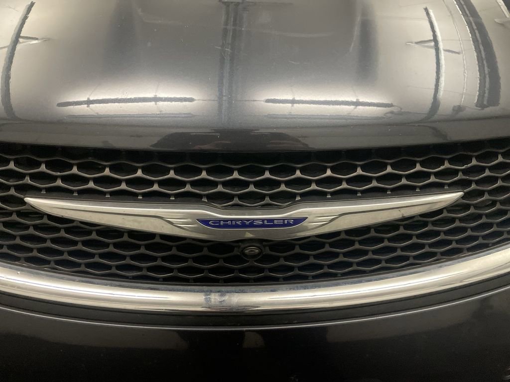 Used 2020 Chrysler Pacifica Touring w/ Advanced Safetytec Group FWD image 25