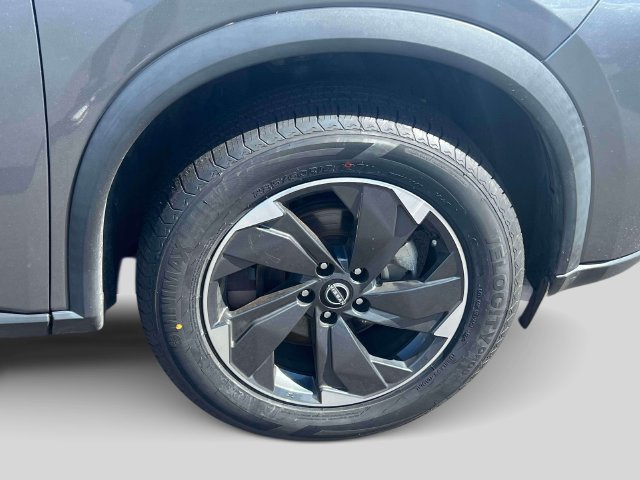 Used 2024 Nissan Rogue SV AWD/4WD image 8