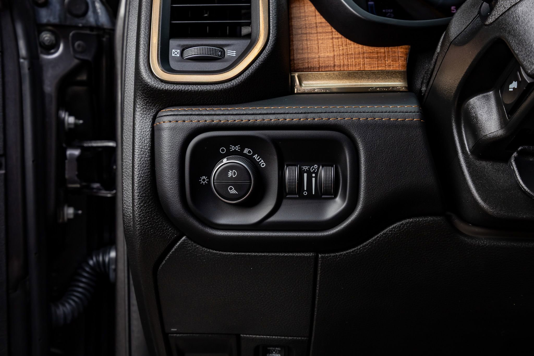 Used 2024 RAM 3500 Limited w/ Towing Technology Group image 21