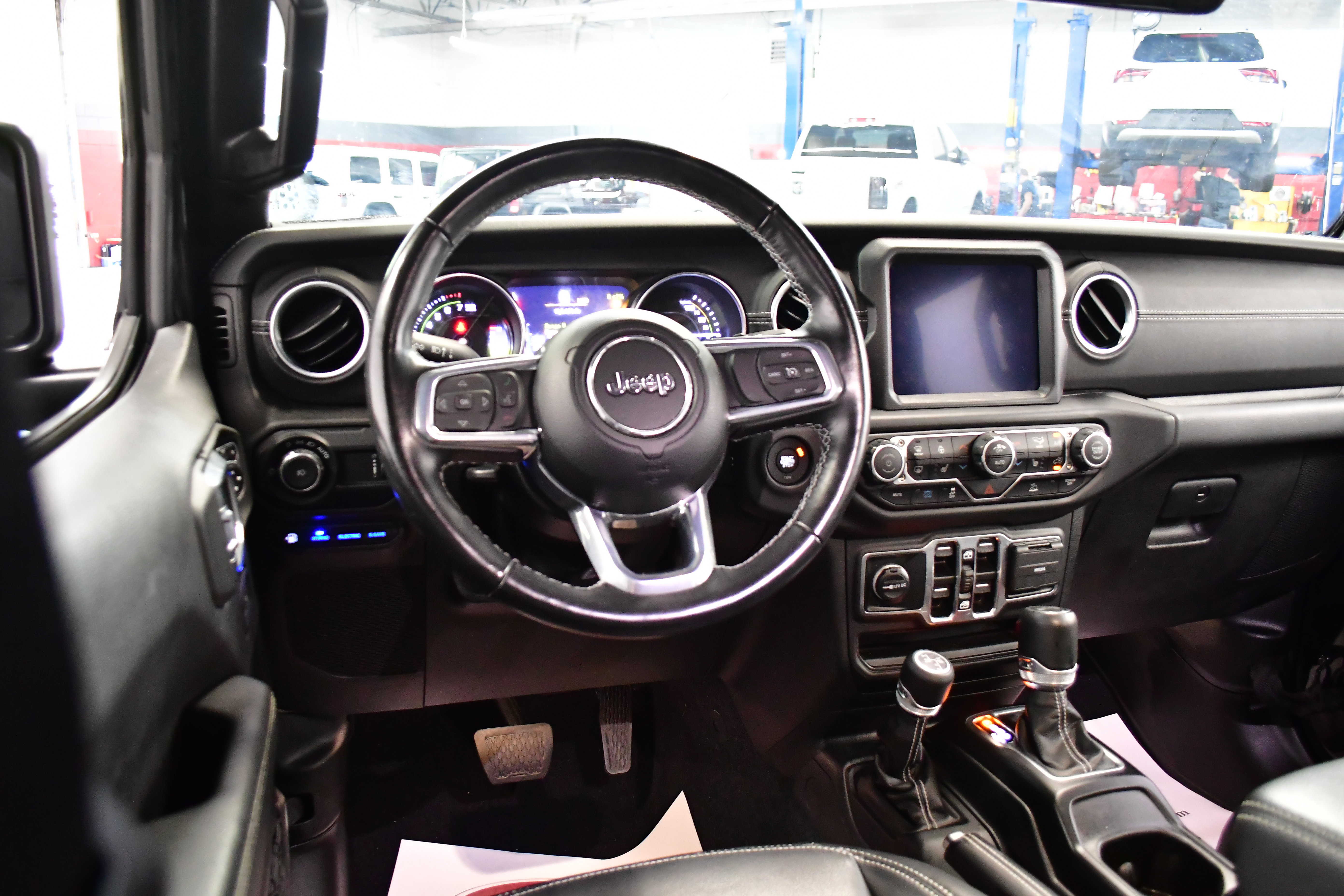 Used 2023 Jeep Wrangler Unlimited Sahara w/ Cold Weather Group AWD/4WD image 8