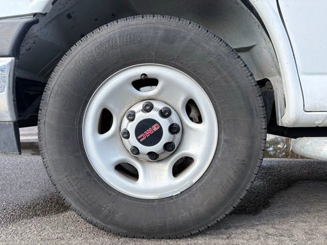 Used 2024 GMC Savana 2500 w/ Driver Convenience Package image 18