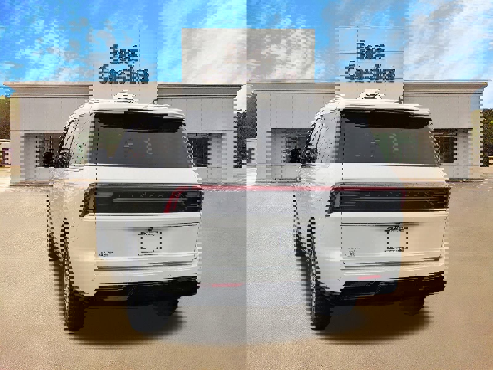 Used 2025 Lincoln Navigator Reserve AWD/4WD image 5