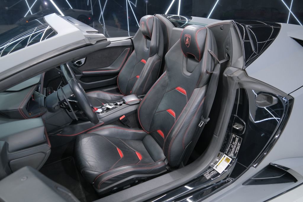 Used 2020 Lamborghini Huracan EVO image 25