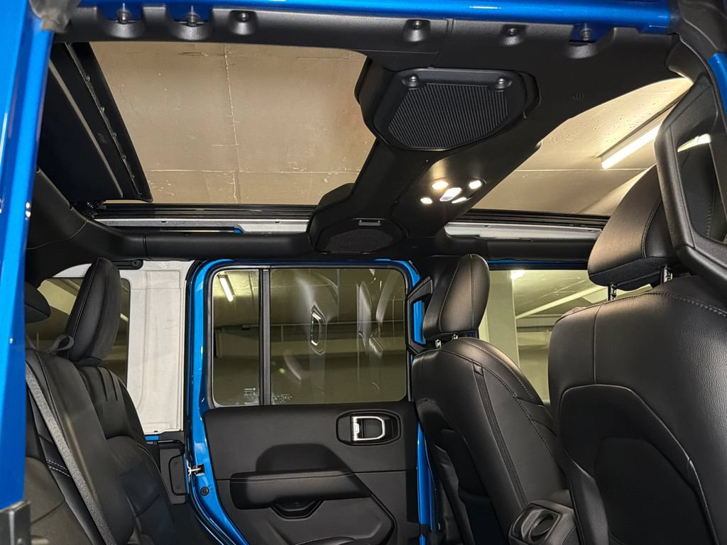 Used 2022 Jeep Wrangler Unlimited Sahara w/ Cold Weather Group AWD/4WD image 11