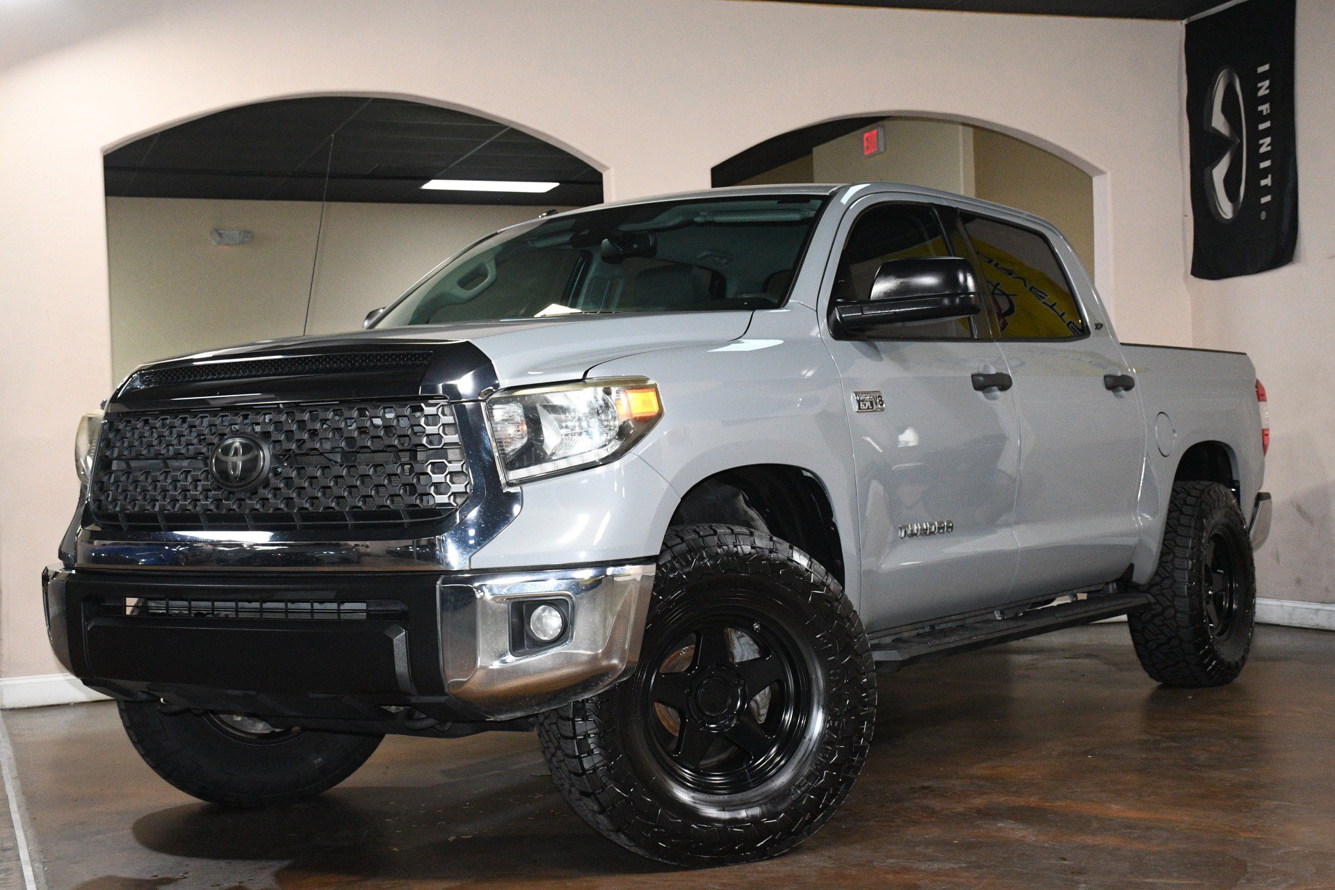 Used 2019 Toyota Tundra SR5 w/ SR5 Upgrade Package AWD/4WD image 4