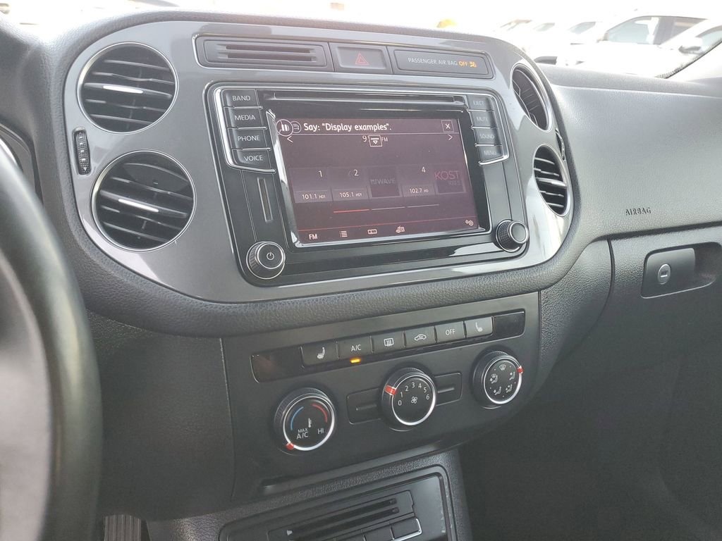 Used 2017 Volkswagen Tiguan S image 28