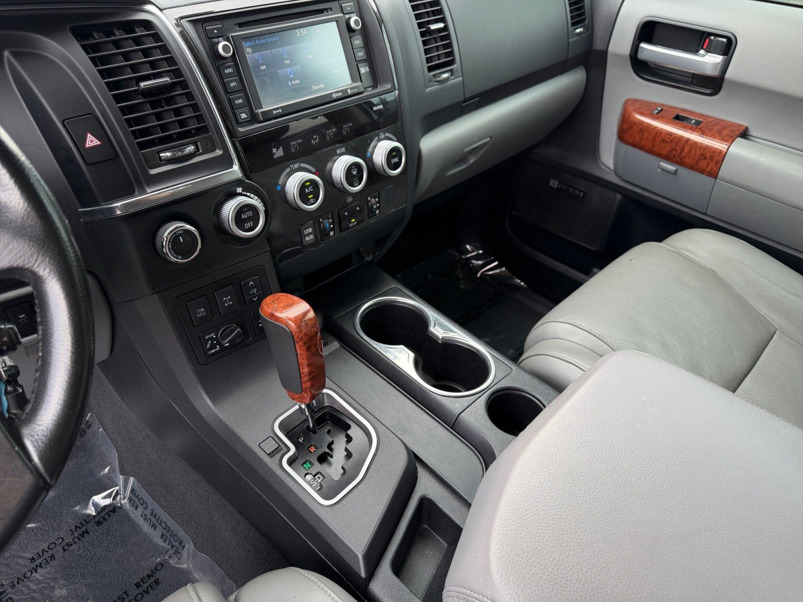 Used 2019 Toyota Sequoia Platinum w/ Carpet Mat Package (TMS) AWD/4WD image 15