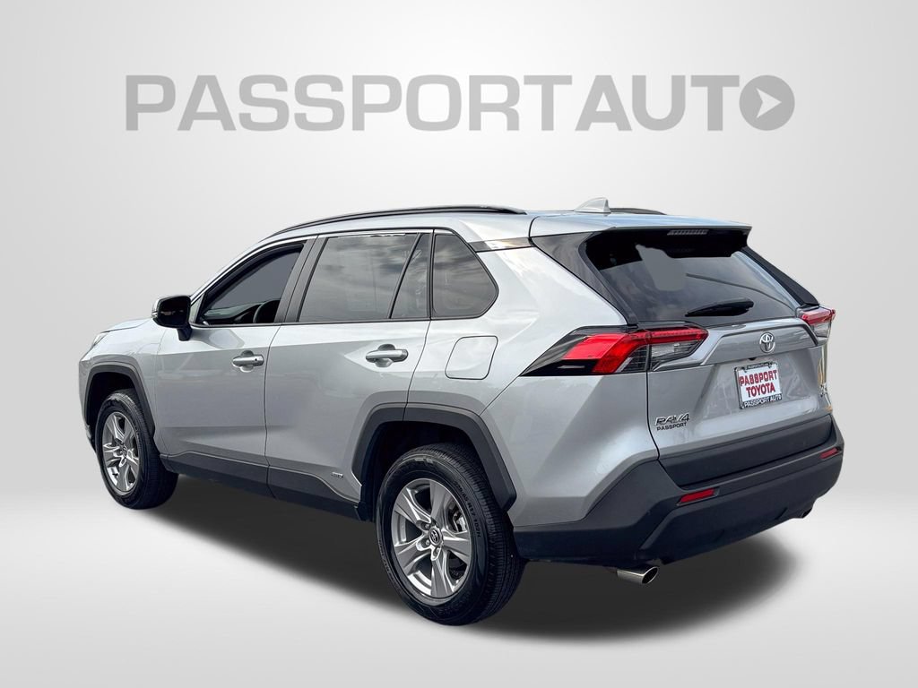Used 2025 Toyota RAV4 XLE AWD/4WD image 4