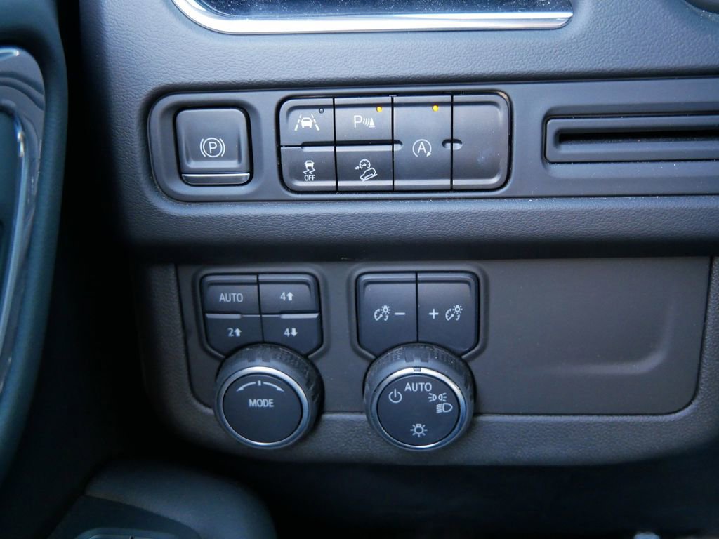 Used 2023 Chevrolet Tahoe Premier AWD/4WD image 24