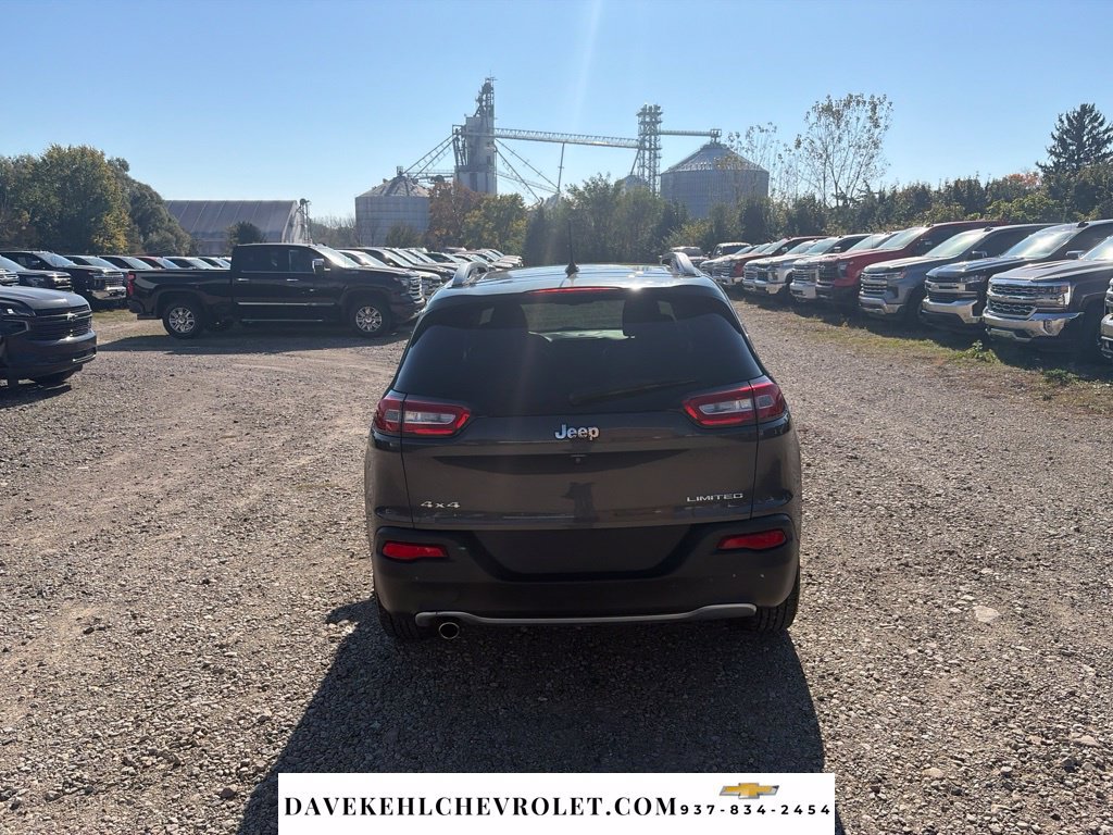 Used 2015 Jeep Cherokee Limited w/ Luxury Group AWD/4WD image 4