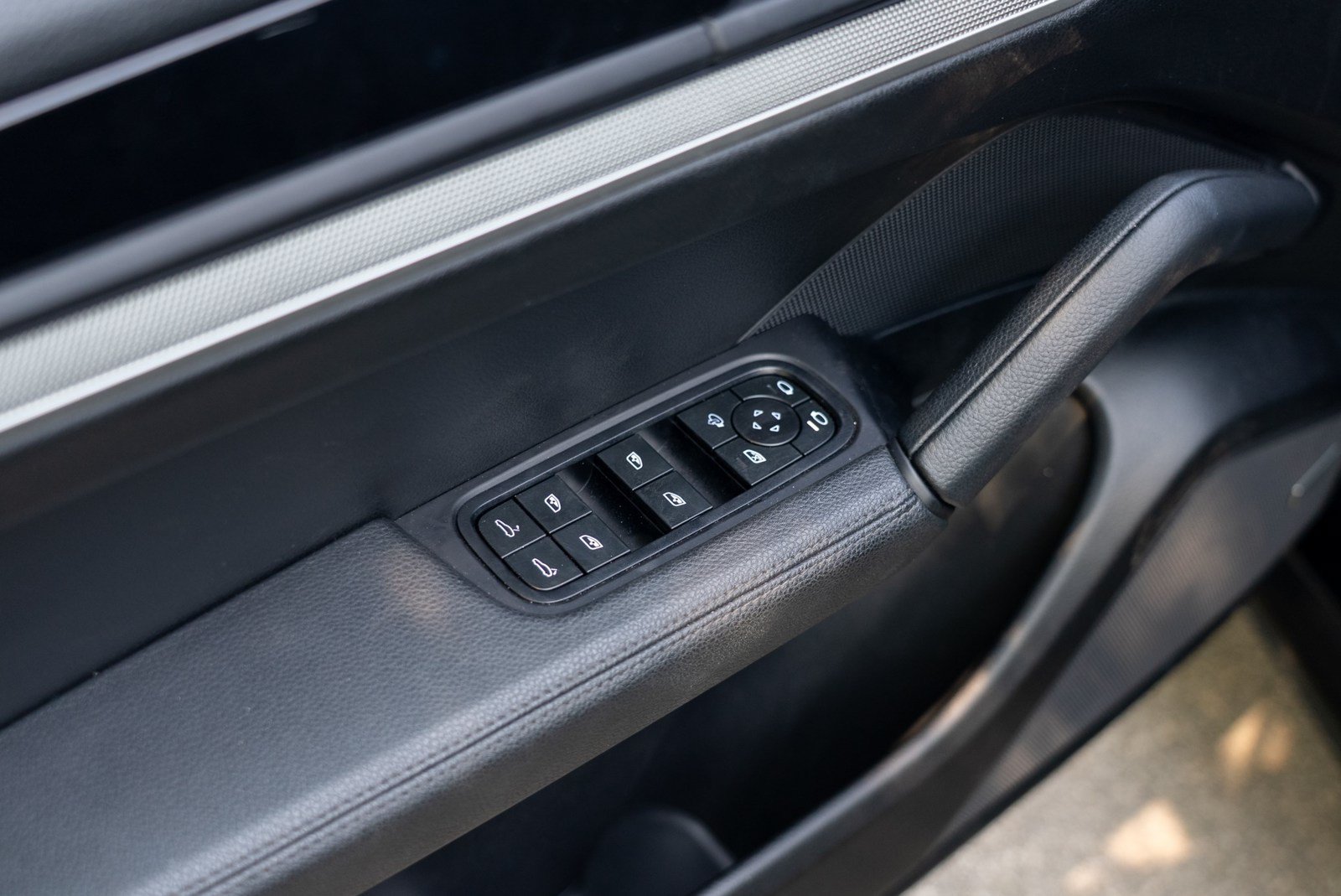 Certified 2025 Porsche Cayenne AWD/4WD image 15