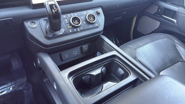 Used 2024 Land Rover Defender 130 X-Dynamic SE image 19