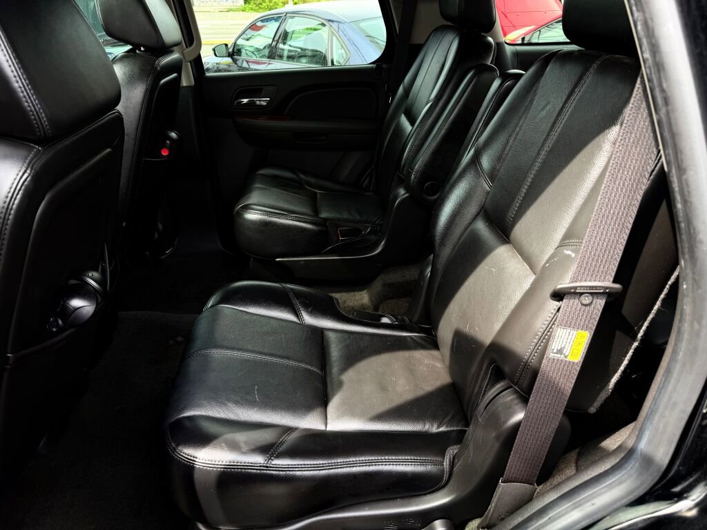 Used 2007 Chevrolet Tahoe LTZ w/ LTZ Preferred Equipment Group AWD/4WD image 10
