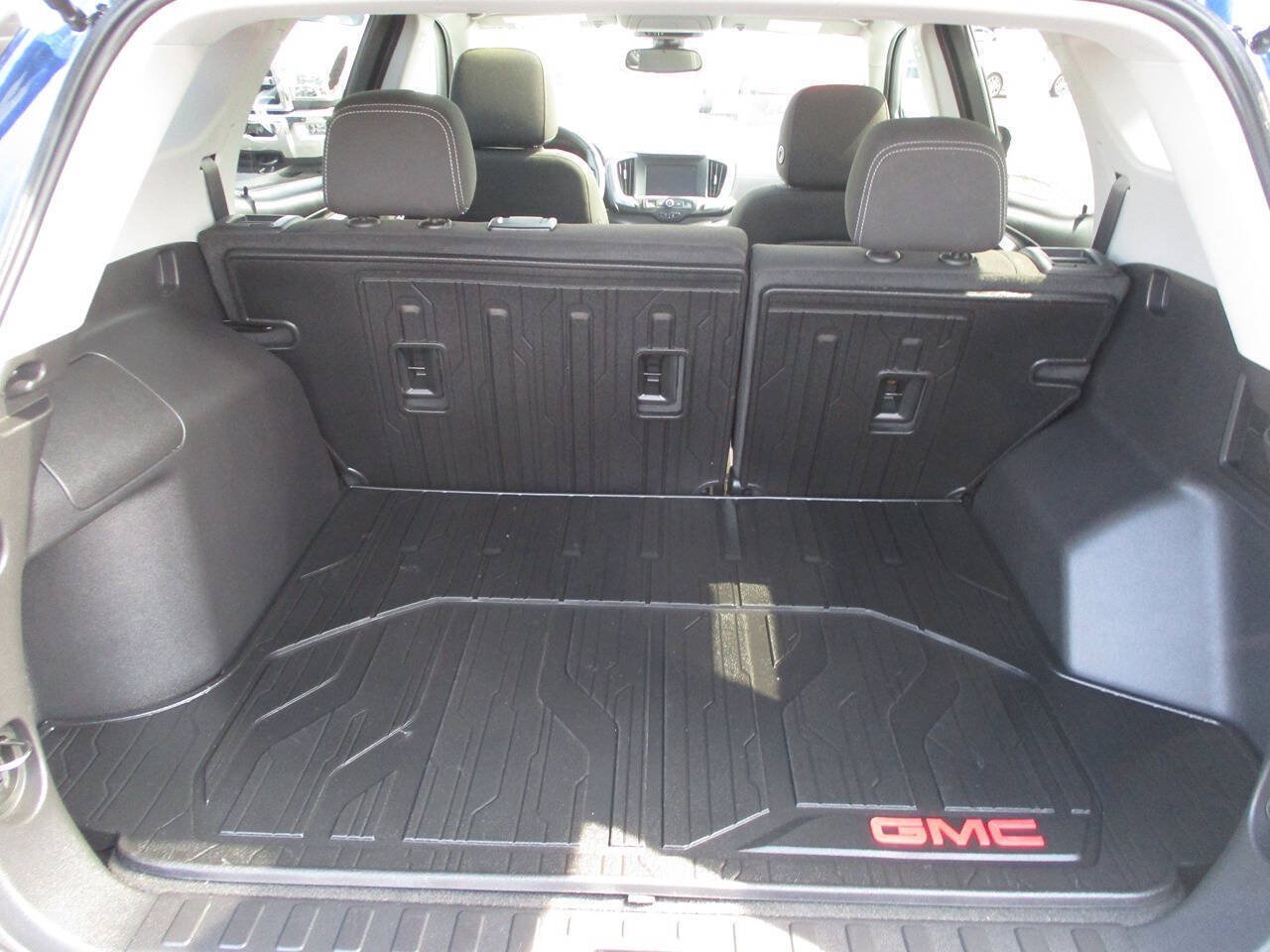 Used 2023 GMC Terrain SLE w/ Driver Convenience Package AWD/4WD image 11