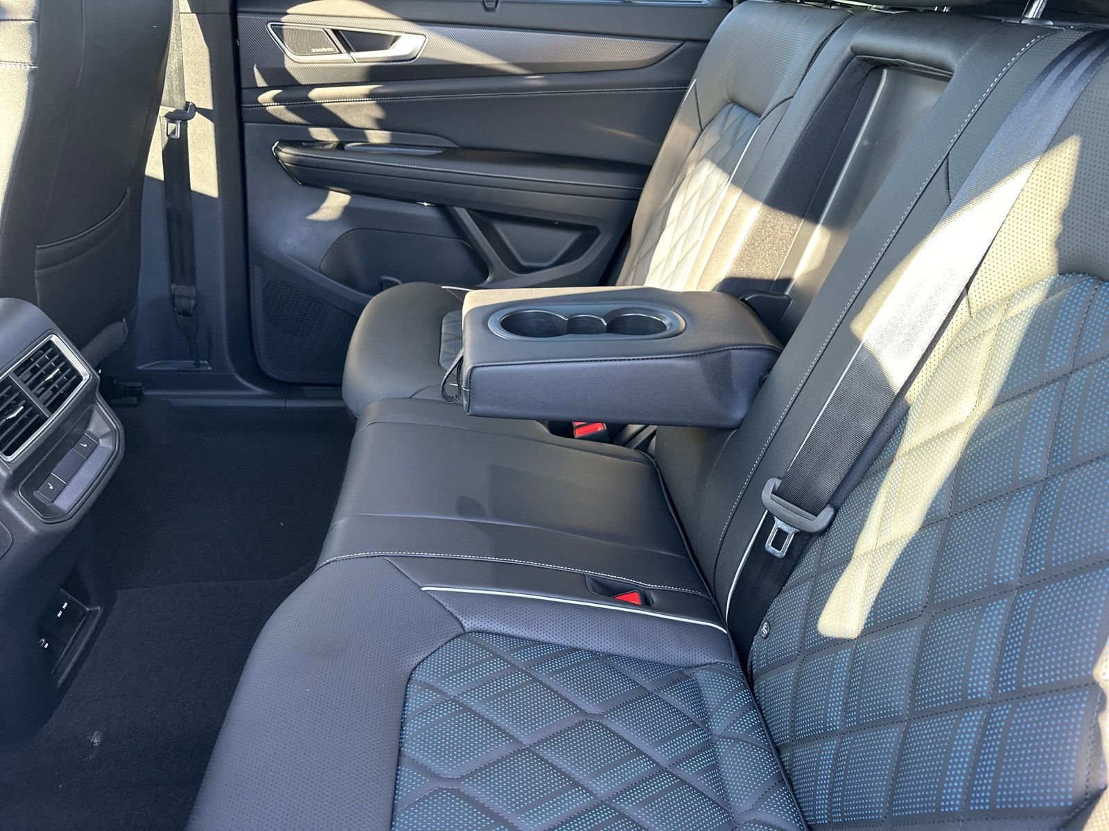 New 2026 Volkswagen Atlas Cross Sport SEL Premium R-Line image 16