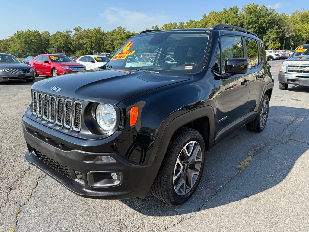 Used 2016 Jeep Renegade Latitude image 2
