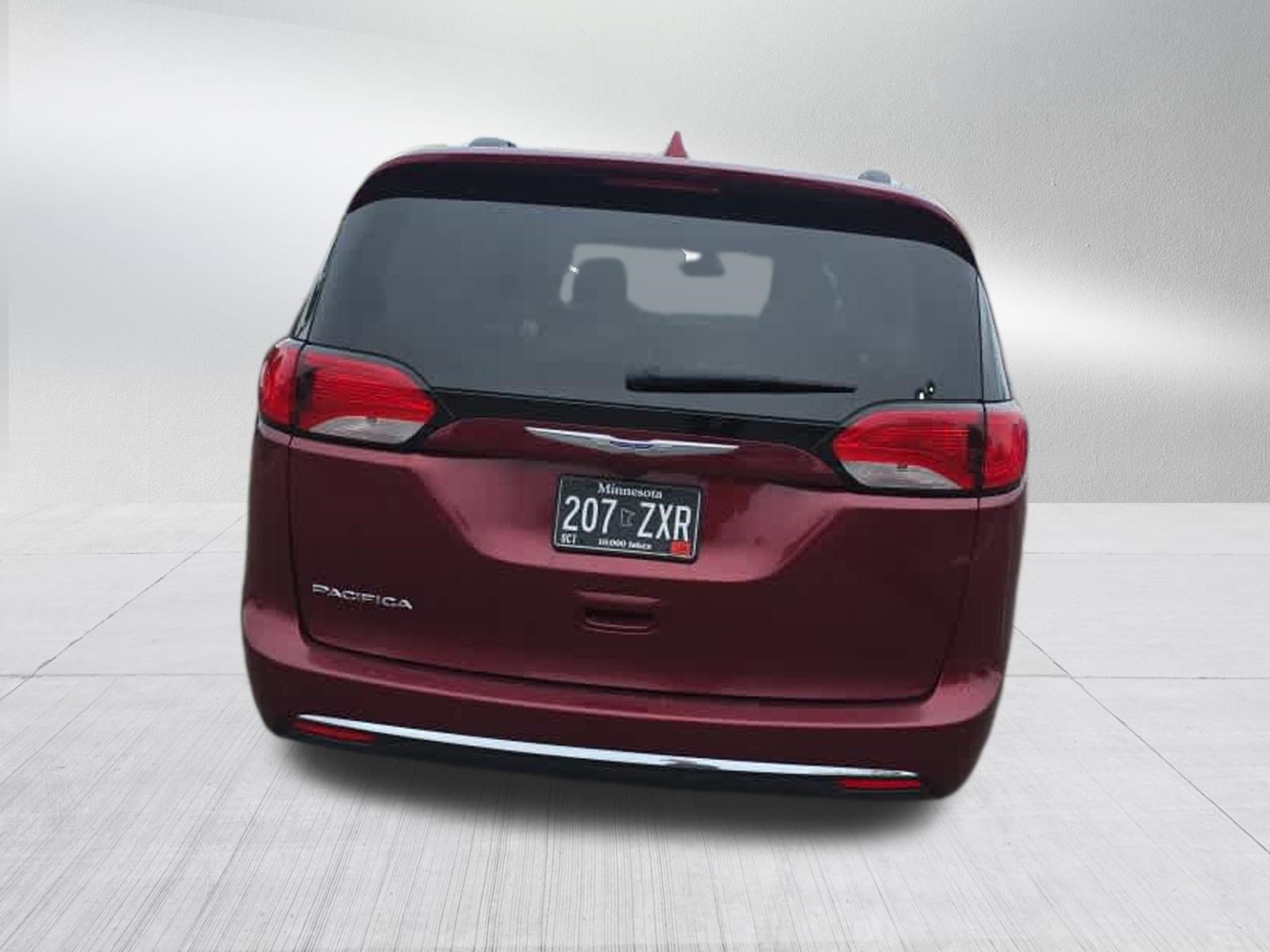 Used 2018 Chrysler Pacifica Touring-L Plus w/ Tire & Wheel Group FWD image 6
