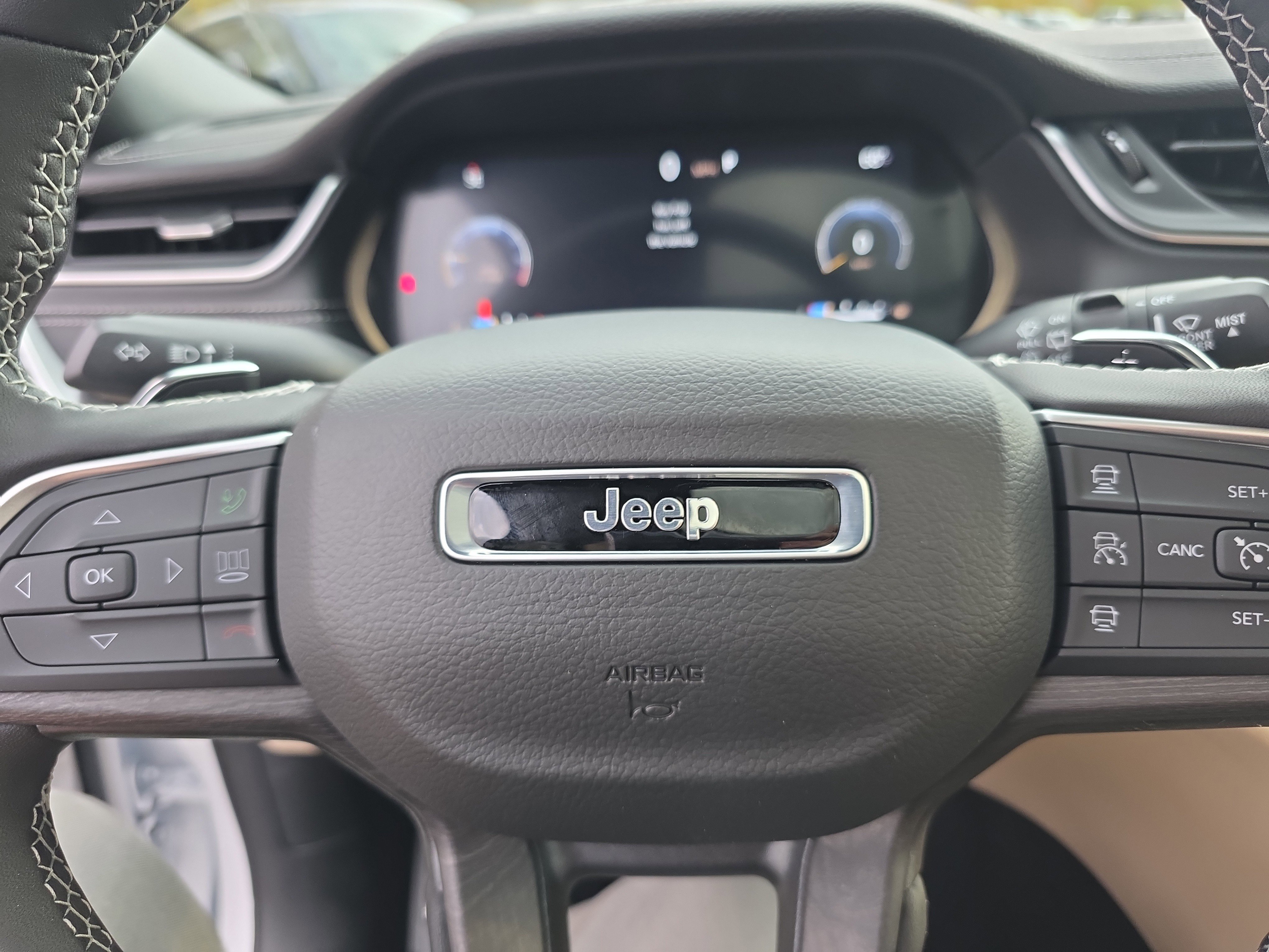 New 2025 Jeep Grand Cherokee Limited w/ Black Appearance Package image 10