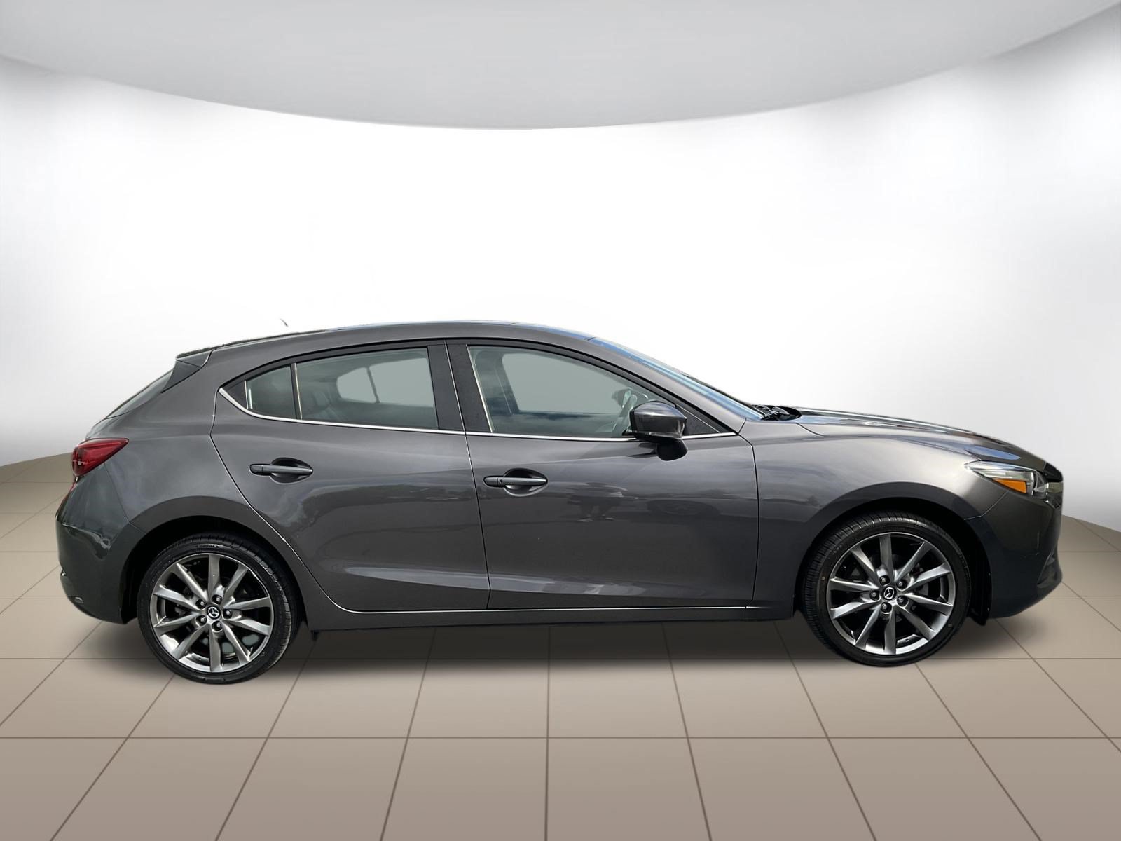 Used 2018 MAZDA MAZDA3 Touring FWD image 4