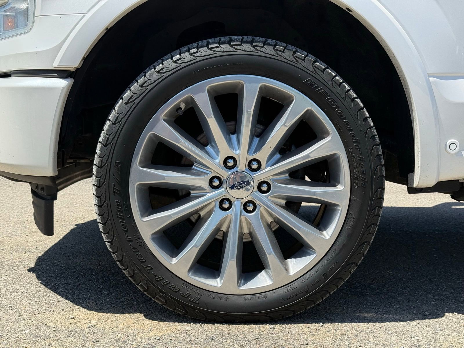 Used 2017 Ford F150 Platinum w/ Equipment Group 701A Luxury AWD/4WD image 31