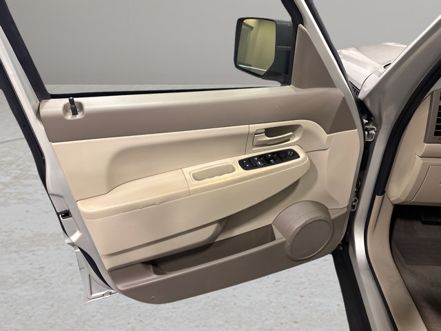 Used 2008 Jeep Liberty Sport RWD image 9